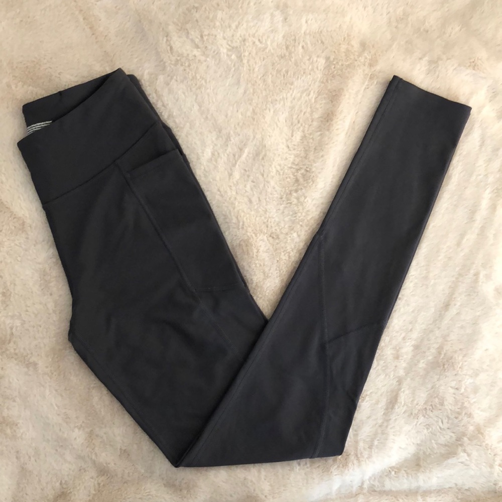 Victoria’s Secret Total Knock-out Pocket Legging (grey)